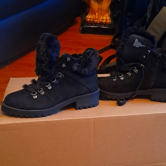 Fall/winter boots - Picture 1 of 2